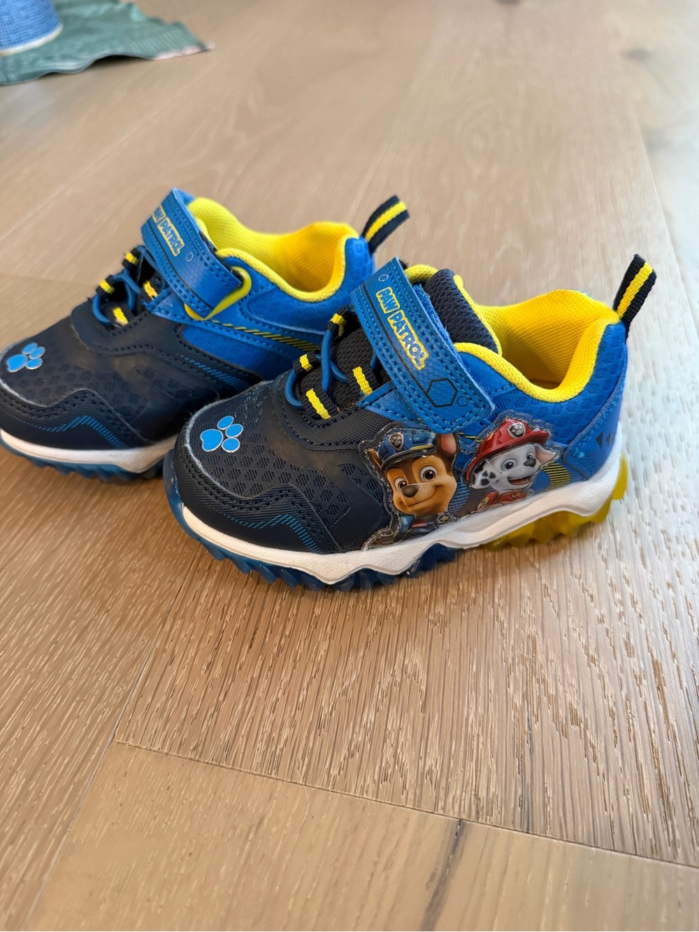 Paw Patrol Light Up Sneakers Boys Size 6 Chase Marshall Blue